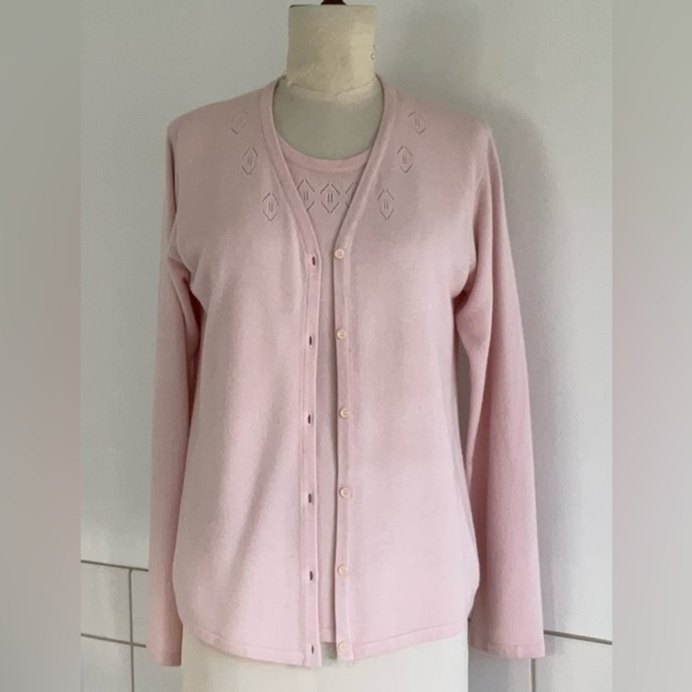 Sag Harbor Women’s 2-Fer Sweater Set Button Front Cardigan Pink Small NWOT.